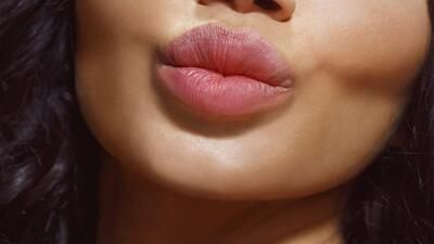 بوتاکس طبیعی لب در خانه بدون نیاز به تزریق ژل و جراحی