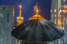حال و هوای بارانی صحن و سرای امام رضا (ع) در شب قدر