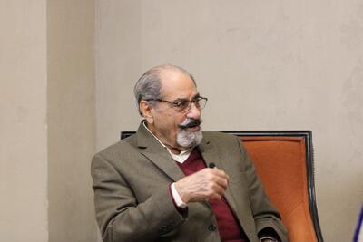 ویدیو: ناخدا صمدی، فرمانده گردان تکاوران در خرمشهر، در گفت‌و‌گو با «انتخاب»: پیش از جنگ، هرم فرماندهی ارتش کاملا قطع شد، فقط سرهنگ و سرگرد مانده بود؛ ۱۳ هزار نفر از این‌ها را هم در تابستان ۵۸ تسویه کردند