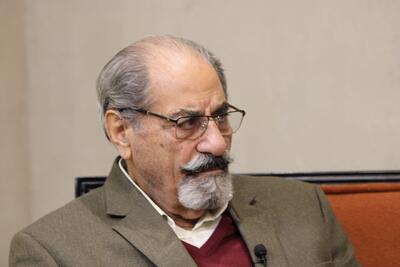 ویدیو: ناخدا صمدی، فرمانده گردان تکاوران در خرمشهر، در گفت‌و‌گو با «انتخاب»: در غائله خلق عرب، جهان‌آرا را با ۱۷ نفر از هم‌رزمانش گروگان گرفتند