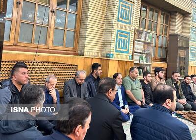 قرآن فرستاده شده که ما را از ذلت به سمت عزت هدایت کند