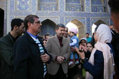 استاندار اصفهان در میان مسافران نوروزی؛ از دغدغه‌های زاینده‌رود تا مشکلات اسکان