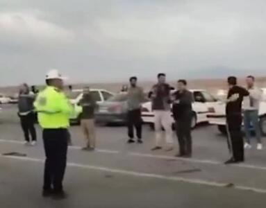 ورزش رانندگان با پلیس در پلیس راه نایین