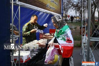 برپایی ایستگاه‌های توزیع افطار در ورزشگاه آزادی در قالب «تکریم علوی» - پارس فوتبال