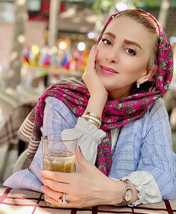 سلفی جنجالی ژیلا صادقی برای نشان دادن انگشتر گران قیمت اش + عکس