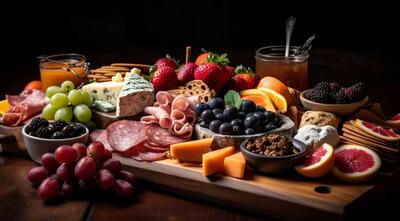 اصول چیدن سینی مزه با انواع میوه و آجیل برای تولد و مهمانی