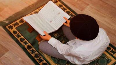 تقلید نوجوان حافظ قرآن از قاری‌های متعدد + فیلم
