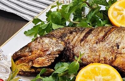 طرز تهیه سبزی پلو با ماهی شکم پر / سبزی پلو ماهی شب عید