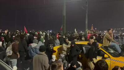 در پی تشدید اعتراض‌ها به بازداشت اکرم امام اوغلو، دولت ترکیه از اعمال ممنوعیت برای ورود و یا خروج شهروندان از استانبول خبر داد + فیلم