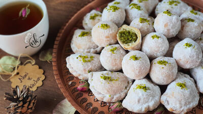 قدم به قدم با طرز تهیه قطاب اصیل یزدی