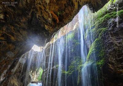 تصویری از آبشار آب سفید، استان لرستان
