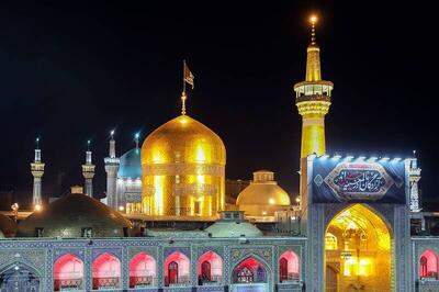 تعویض پرچم حرم مطهر رضوی پس پایان عزای شهادت حضرت علی (ع)