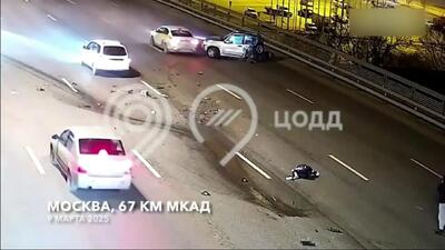 فیلم لحظه هولناک تصادف تاکسی با سرعت بالا در مسکو