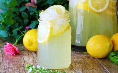 طرز تهیه لیموناد خانگی خوشمزه و گوارا به سبک کافی شاپ ها
