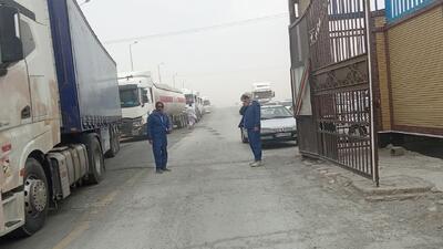محدودیت پذیرش کامیون‌های صادراتی ایرانی از سوی کشور پاکستان در گمرک مرز خروجی میرجاوه