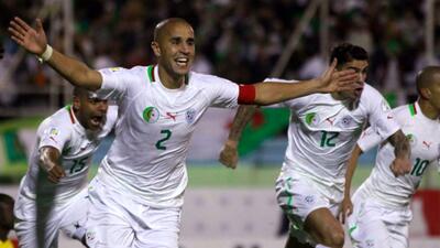تیم ملی الجزایر با حضور دروازه‌بان پرسپولیس جشنواره گل به راه انداخت