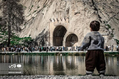 عکس/ گردشگران نوروز ۱۴۰۴ در طاق‌بستان