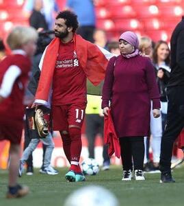 پاسخ محمد صلاح به انتقادات درباره چهره همسرش