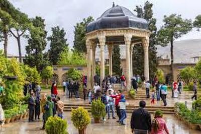 حرکت جالب یک پسر شیرازی برای استقبال از مسافران نوروز