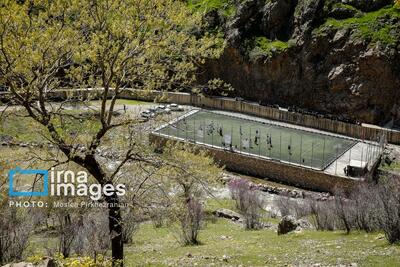 عکس/ زمین فوتبال در دل کوهستان روستای دیوزناو کردستان | اقتصاد24