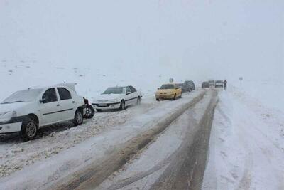برف و بوران در این جاده حادثه آفرید + فیلم