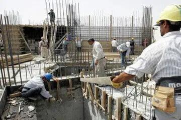 دولت و مجلس مشکل بیمه و مسکن کارگران ساختمانی را حل کنند