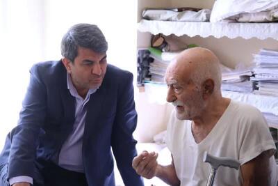 دیدار استاندار کرمان با معلم پیشکسوت و خیر مدرسه‌ساز کرمانی