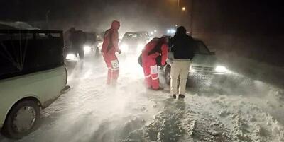 بارش شدید برف و ترافیک سنگین در محور تربت‌حیدریه به مشهد/جاده کدکن به رباط سنگ مسدود شد