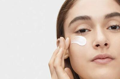 کرم دور چشم خوب این ویژگی خاص رو داره ؛ روش درست استفاده از کرم دور چشم