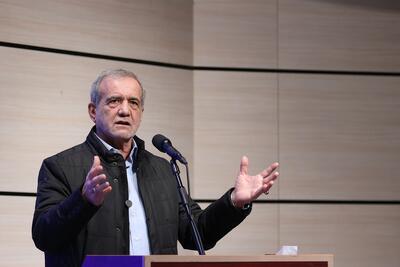 پزشکیان: حاکمیت باید کسانی را ببیند که دیده نمی‌شوند/ به هر شکلی که شده نباید بگذاریم مردم در معیشت خود با مشکلی مواجه شوند؛ افرادی که معیشت مناسبی ندارند، بیشتر در خطر [از دست دادن] سلامتی خود قرار دارند/ سال گذشته، بالاجبار برق و گاز تولید کنندگان با قطعی‌هایی مواجه شد؛ باید کاری کنیم که سوخت و انرژی در اختیار سیستم خدمات عمومی قرار بگیرد