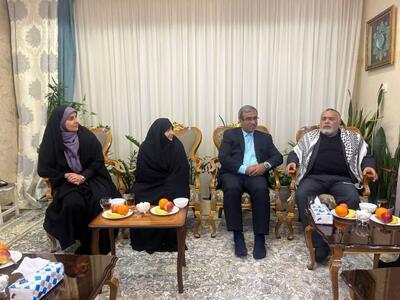 دیدار وزیر راه و شهرسازی با خانواده سردار شهید شوشتری