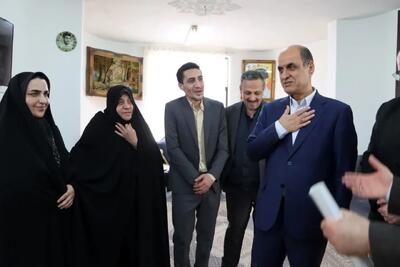 خون شهیدان والامقام، مایه قوام و دوام درخت انقلاب / خدمت به خانواده های معظم شهدا و جانبازان ارزشمند است