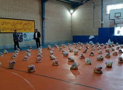 ۱۰۰۰ بسته معیشتی بین خانواده های کم بضاعت دهگلان توزیع شد