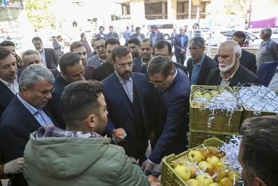 بازدید سرزده استاندار فارس از بازار؛ تأکید بر قیمت عادلانه کالاها
