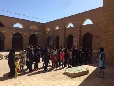 تکمیل ظرفیت واحدهای اقامتی چهار شهر کردستان|٢٦٧ هزار مسافر وارد استان شدند