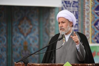 امام جمعه شیراز: یک جا‌هایی انسان به خود افتخار می‌کند که اگر این همه سال تحریم بودیم و گرانی‌ها اذیت‌مان کرد، اما کاری الهی کردیم/ مشکل کشور این است که توزیع ثروت عادلانه انجام نمی‌گیرد؛ آنکه پولدار است موظف است به افراد فقیر برسد