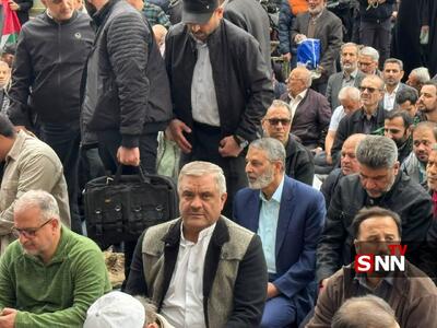 حضور امیر موسوی فرمانده ارتش در جمع نمازگزاران در راهپیمایی روز قدس در تهران