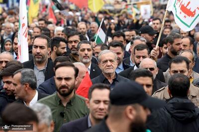 پزشکیان در اجتماع راهپیمایان روز جهانی قدس: حامیان رژیم صهیونیستی باید پاسخگوی جنایات این رژیم تروریست باشند/ ماهیت رفتار رژیم صهیونیستی و آنها که از این رژیم جنایتکار طرفداری می‌کنند، جز جنایت و وحشی‌گری و زیر پا گذاشتن اصول انسانی چیز دیگری نیست