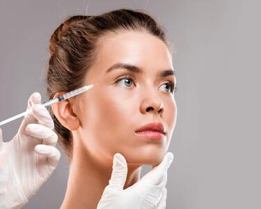 متخصصان در مورد تزریق ژل زیر چشم هشدار می‌دهند