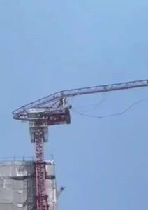 لحظه سقوط جرثقیل بر اثر زمین‌لرزه در تایلند