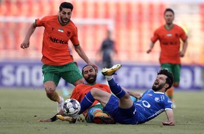 افطار هافبک ازبکی استقلال حین گرم کردن
