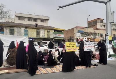متفرق شدن تحصن کنندگان رادیکال مقابل مجلس، پس از ۴۸ روز، با ورود نیرو‌های انتظامی