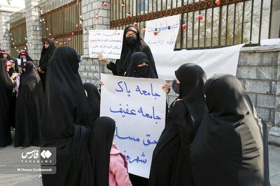 پلیس مدافعان حجاب را از مقابل مجلس جمع‌آوری کرد