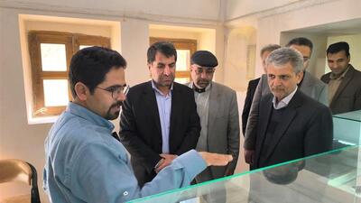 گنجینه‌های تاریخی در باغ اکبریه؛اولین نمایشگاه نسخ خطی قرآن درشرق کشور