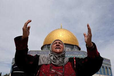 عکس/ نماز جماعت در آخرین جمعه ماه مبارک رمضان امسال در قدس