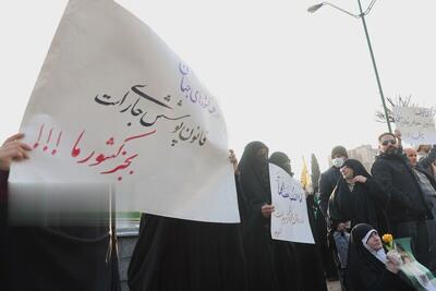 پلیس: تحصن در مقابل مجلس، با مصوبه شورای امنیت پایان پذیرفت / بنا به خواست برخی از متحصنین که از قم آمده بودند، تعدادی به مرقد امام انتقال داده شدند/ ادعای خانمی که می‌گوید مورد ضرب و شتم قرار گرفته، کاملا ساختگی است؛ او خودزنی کرد