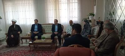 دیدار معاون وزیر دادگستری و استاندار  قزوین با خانواده شهید ساوه