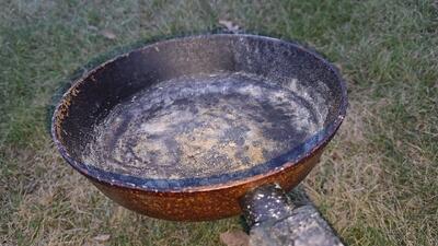هرگز ماهیتابه قدیمی را دور نیندازید : ایده خلاقانه استفاده از ماهیتابه های خش دار و سوخته