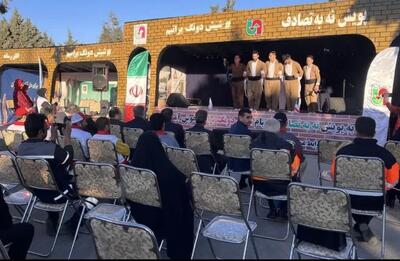 استقبال مسافران نوروزی البرز از  پویش «نه به تصادف با پیام شیش دونگ برانیم»