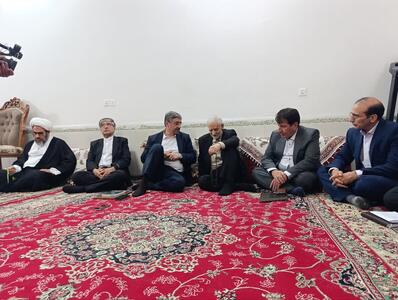 استاندار لرستان با خانواده شهید «اسماعیل هادیان» دیدار کرد